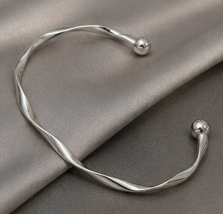 Bracelet jonc torsadé — minimaliste