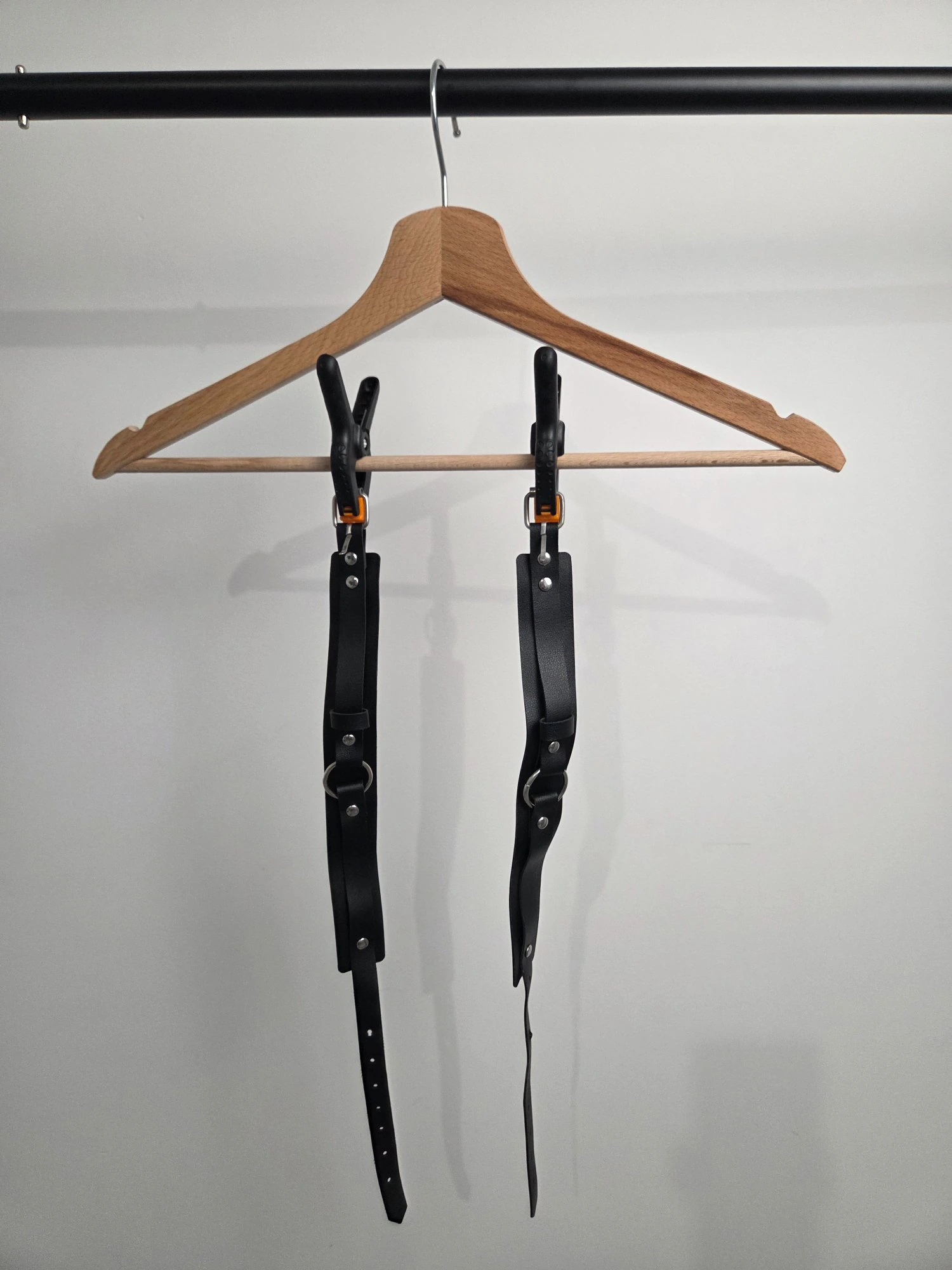 Brassards ajustables — similicuir noir, set de 2 — Cuir chaines hard techno homme