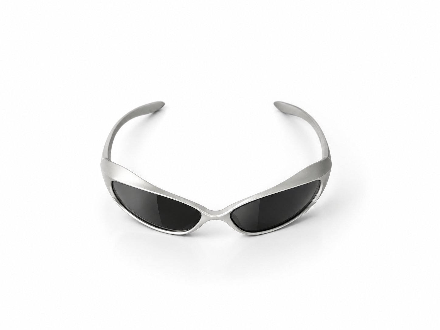 Lunettes de sport futuristes Y2K — monture enveloppante gris et noir — Accessoire rave gris clair / noir