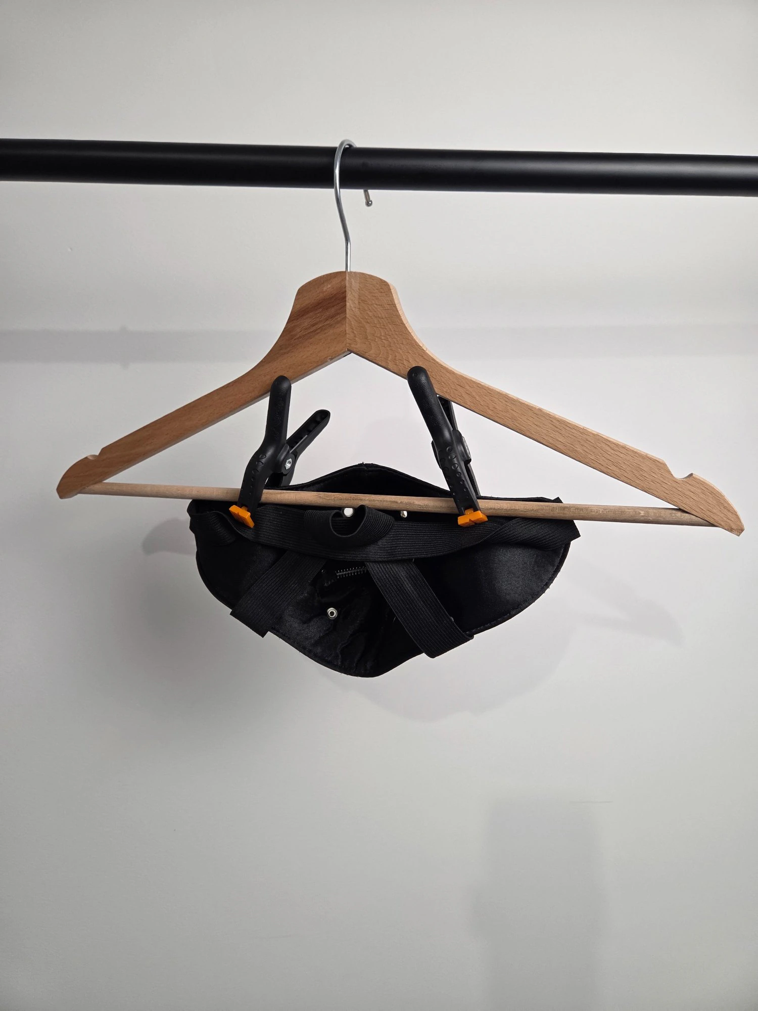 Masque punk à fermeture éclair — similicuir clouté — Cuir chaines hard techno homme et femme noir